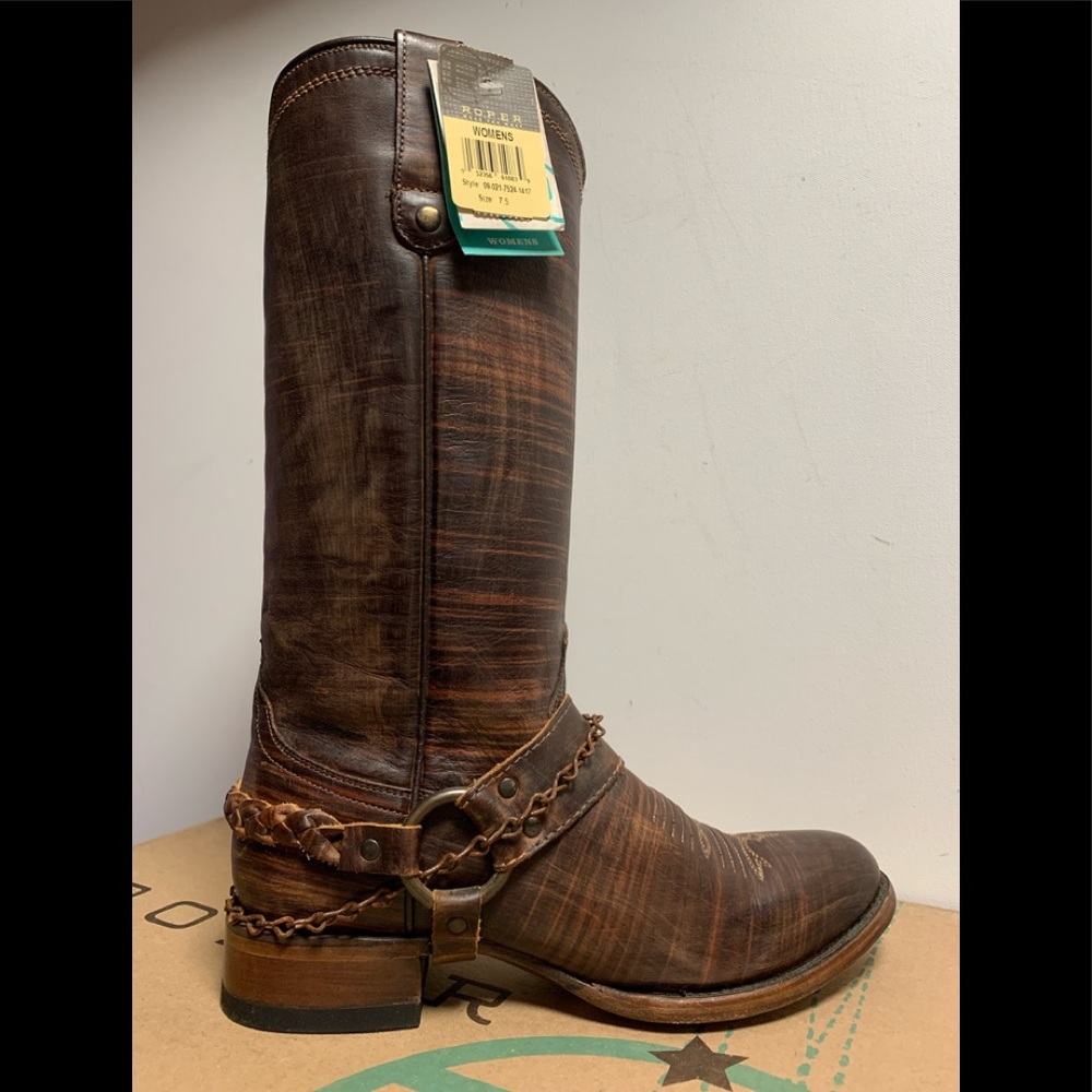 Roper riding style boot, round toe. True to size.